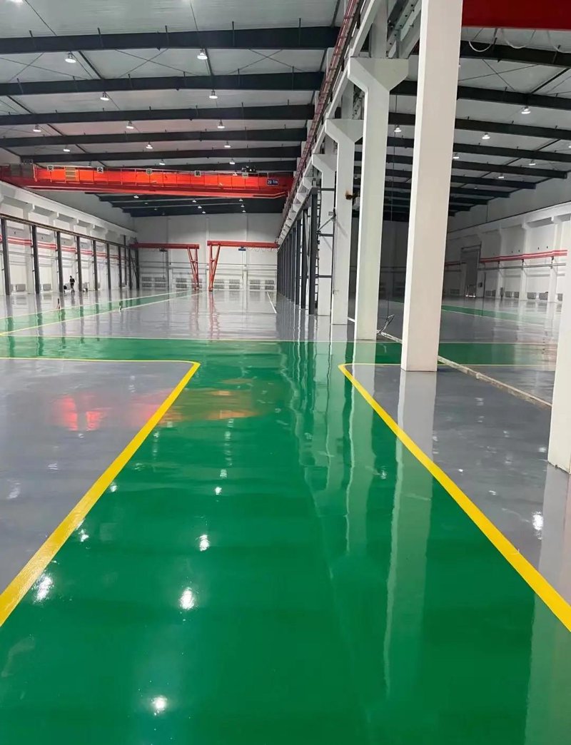 近年来，随着工业与商业的发展，地坪涂装材料在建筑装饰中的重要性日益凸显。作为地坪施工的关键环节之一，地坪涂装材料的质量直接影响着地面的美观和使用寿命。那么，如何选择符合国家标准的地坪涂装材料呢？